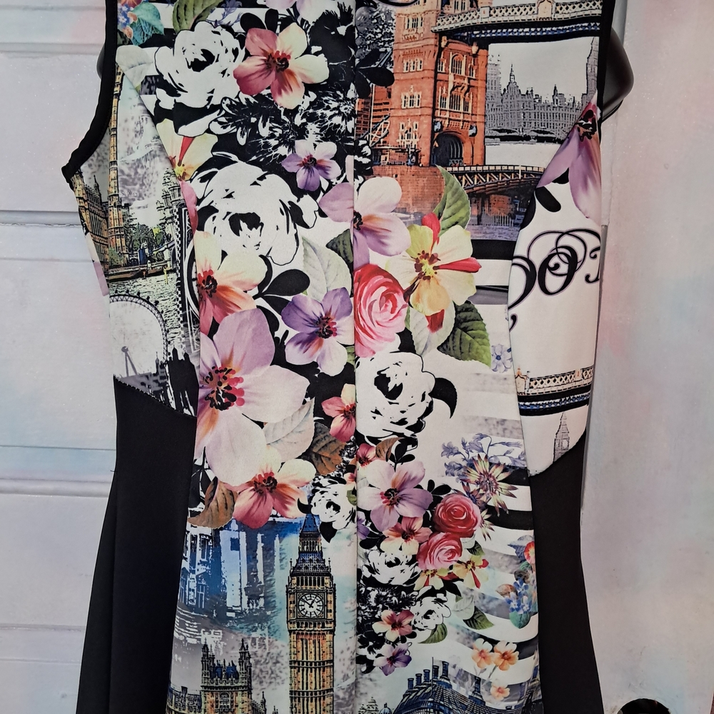 Elegant Cityscape and Floral Print Midi Dress - Picture 7 of 8